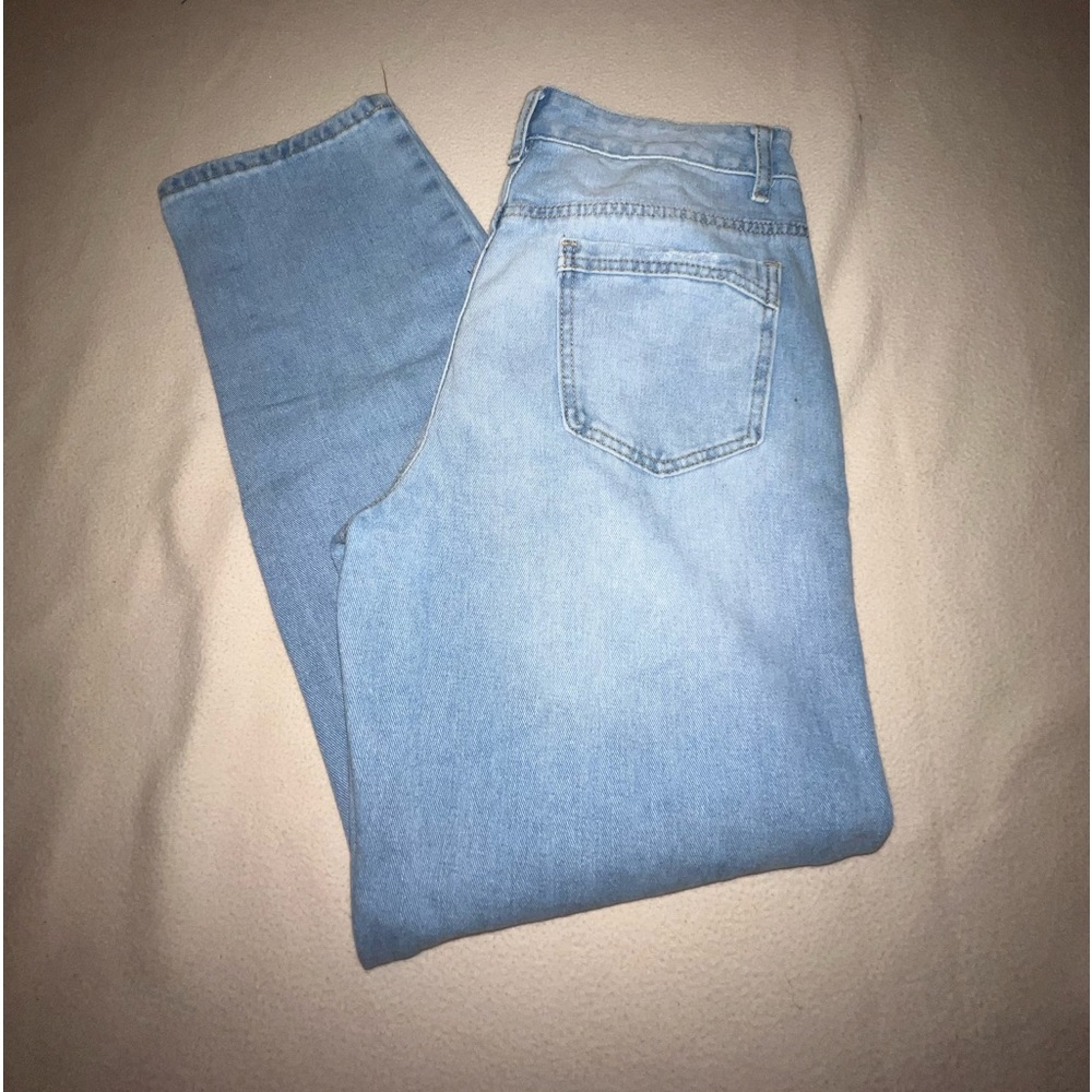 Ripped Mom Jeans - Picture 2 of 5